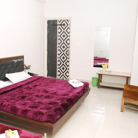 Hotel Harish Palace Агра Екстериор снимка