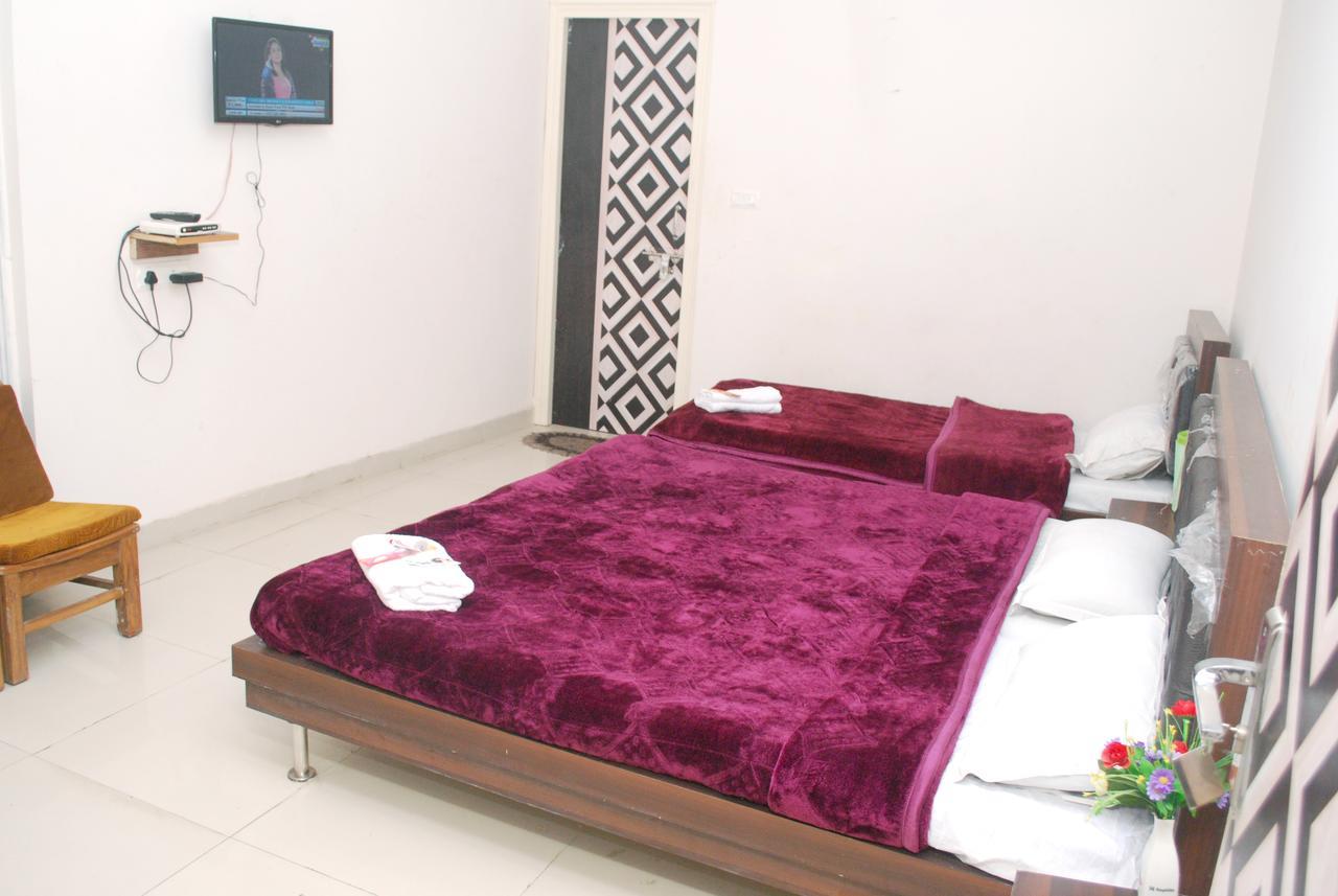 Hotel Harish Palace Агра Екстериор снимка