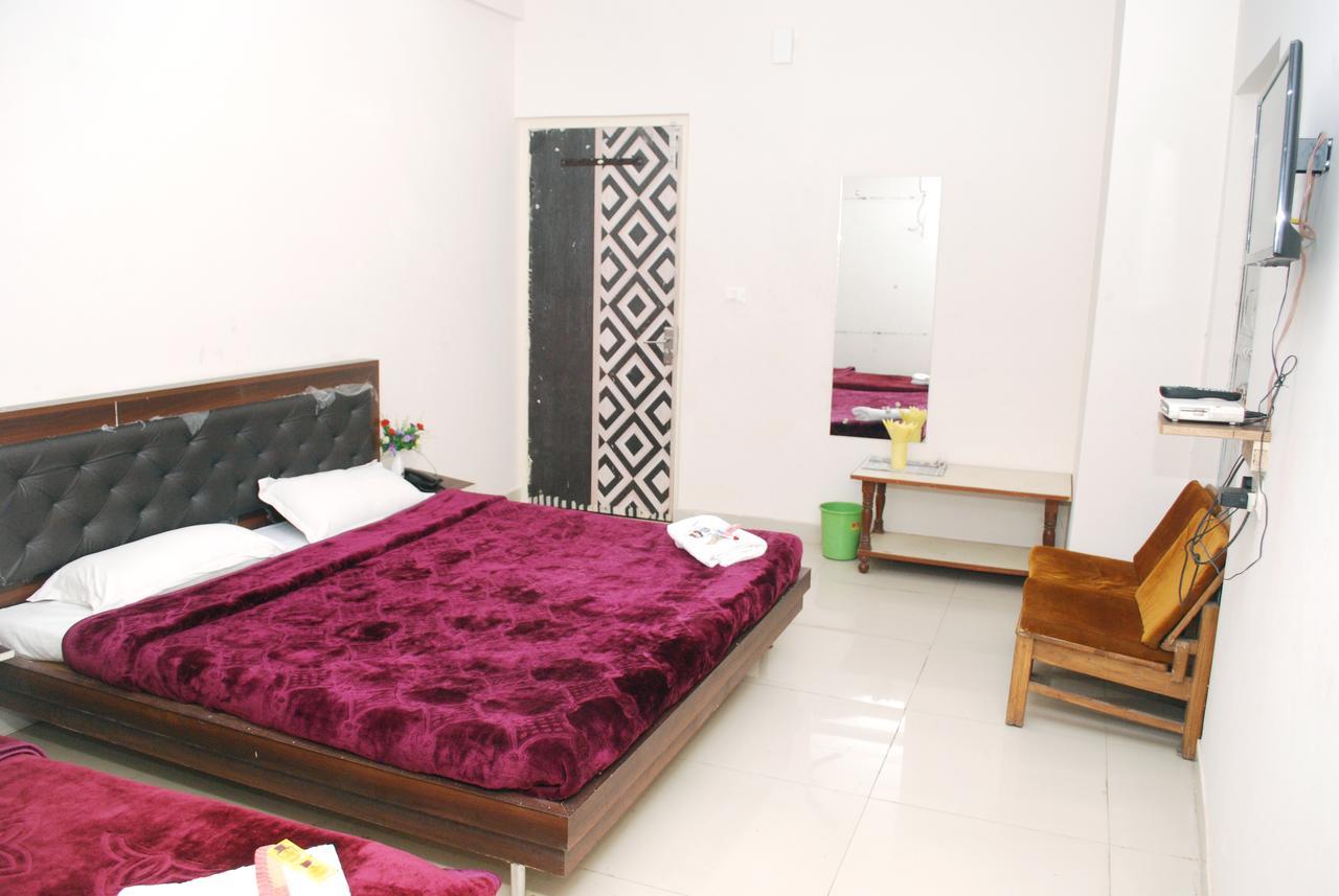 Hotel Harish Palace Агра Екстериор снимка